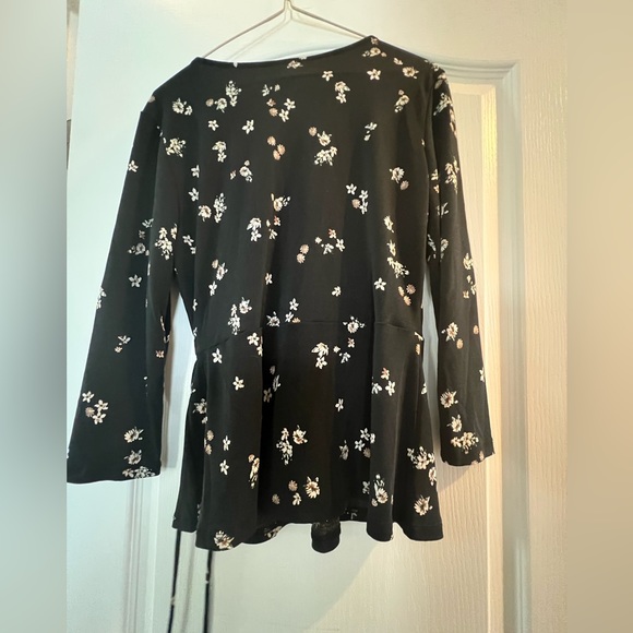 KAILEIGH
Elliana Side Tie Peplum Knit Top. Black. Size small. - Picture 2 of 5